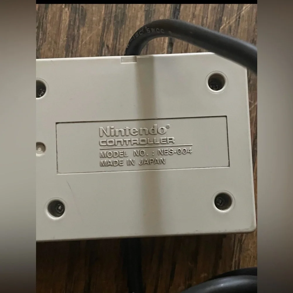 Vintage Nintendo NES-004 Game Controller